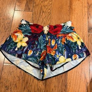 Yoga Democracy Flow Short - Floral Pattern